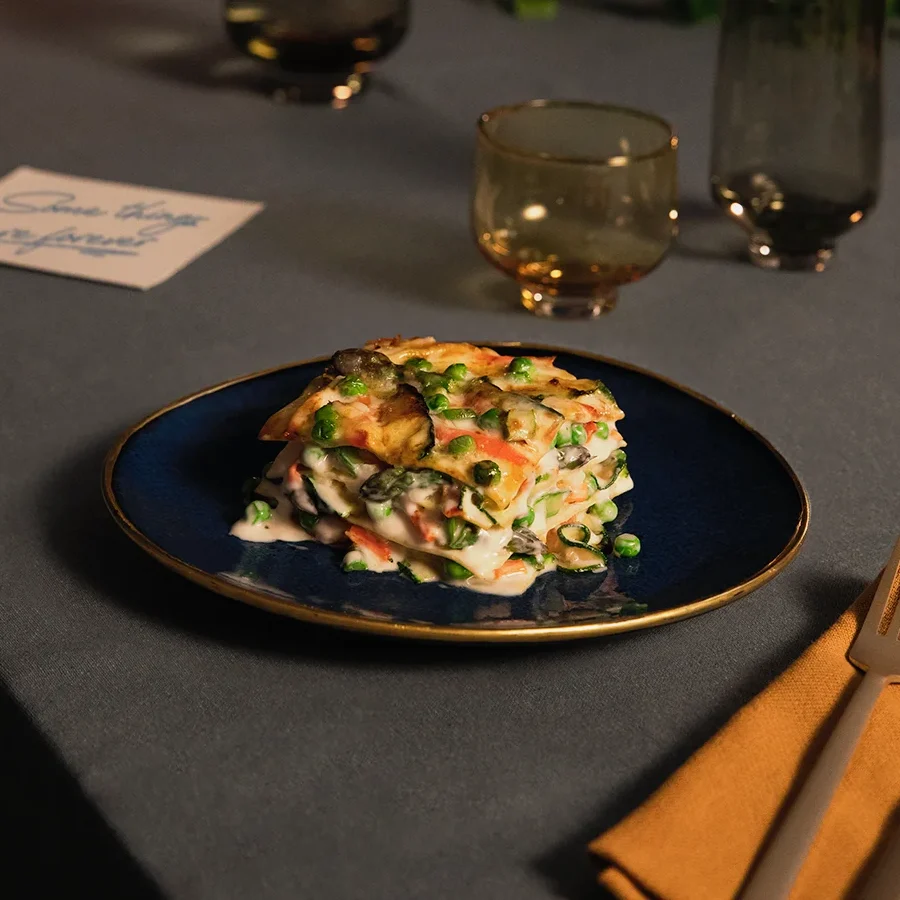 Лазанья с лососем и зеленым горошком