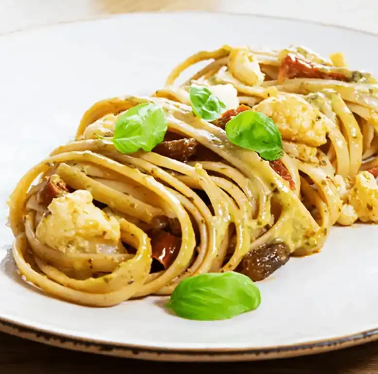 Баветте с соусом песто Дженовезе, вялеными томатами и цветной капустой