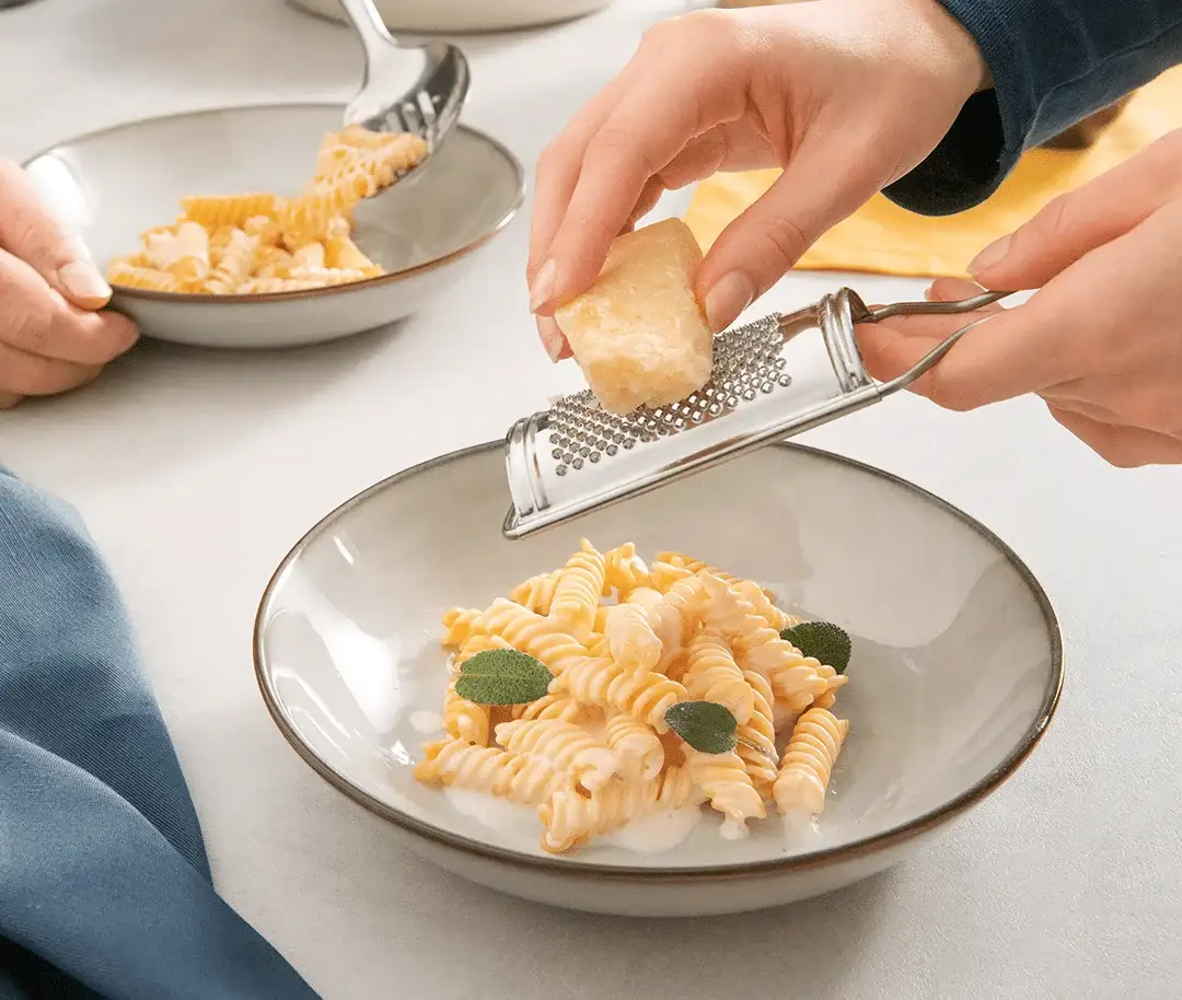 Безглютеновые Фузилли с вегетарианским соусом Карбонара