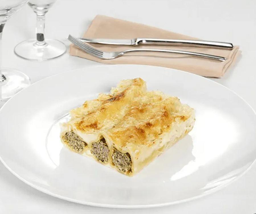 Каннеллони с телятиной, ветчиной и сыром