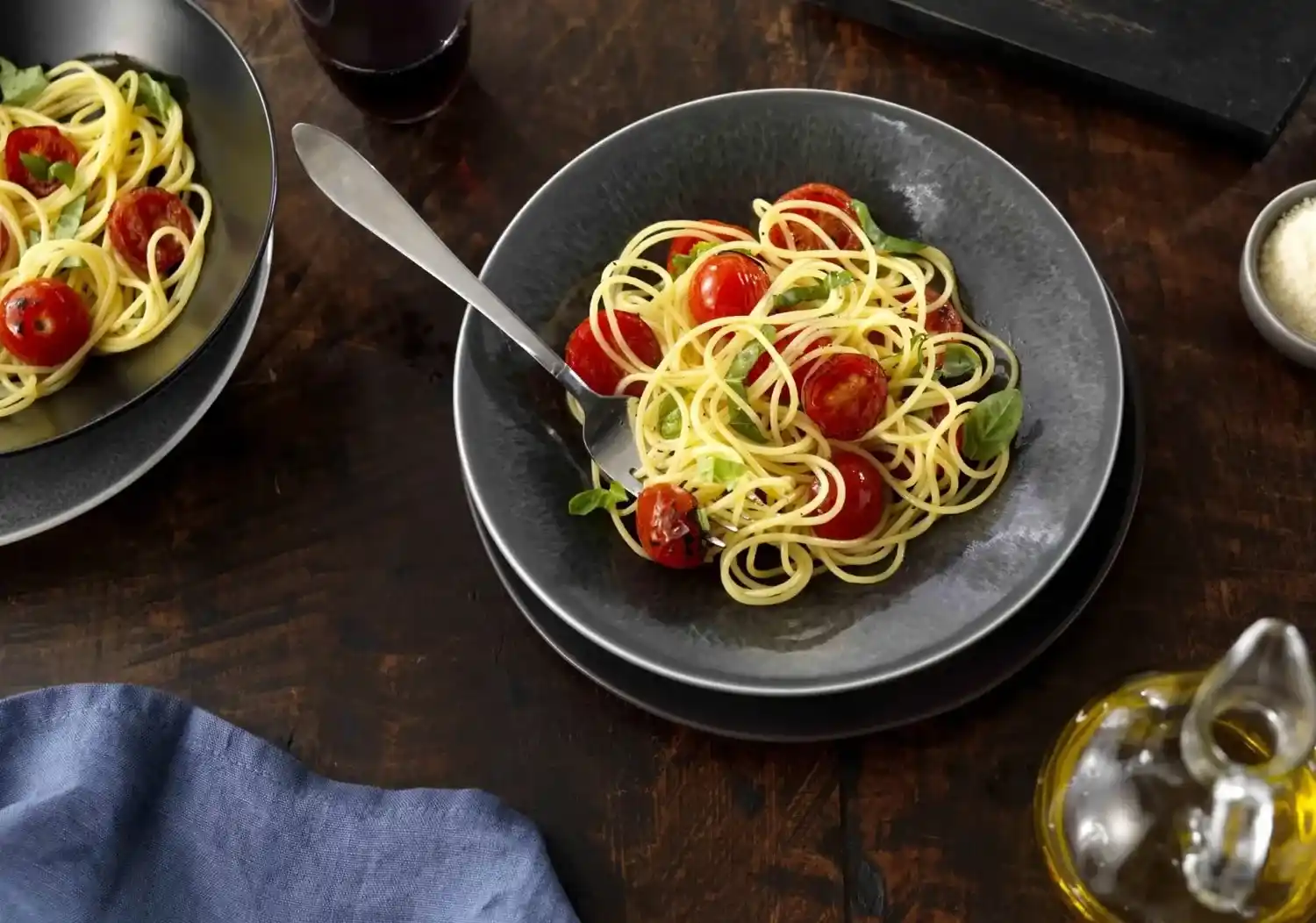 Капеллини с томатами черри и базиликом