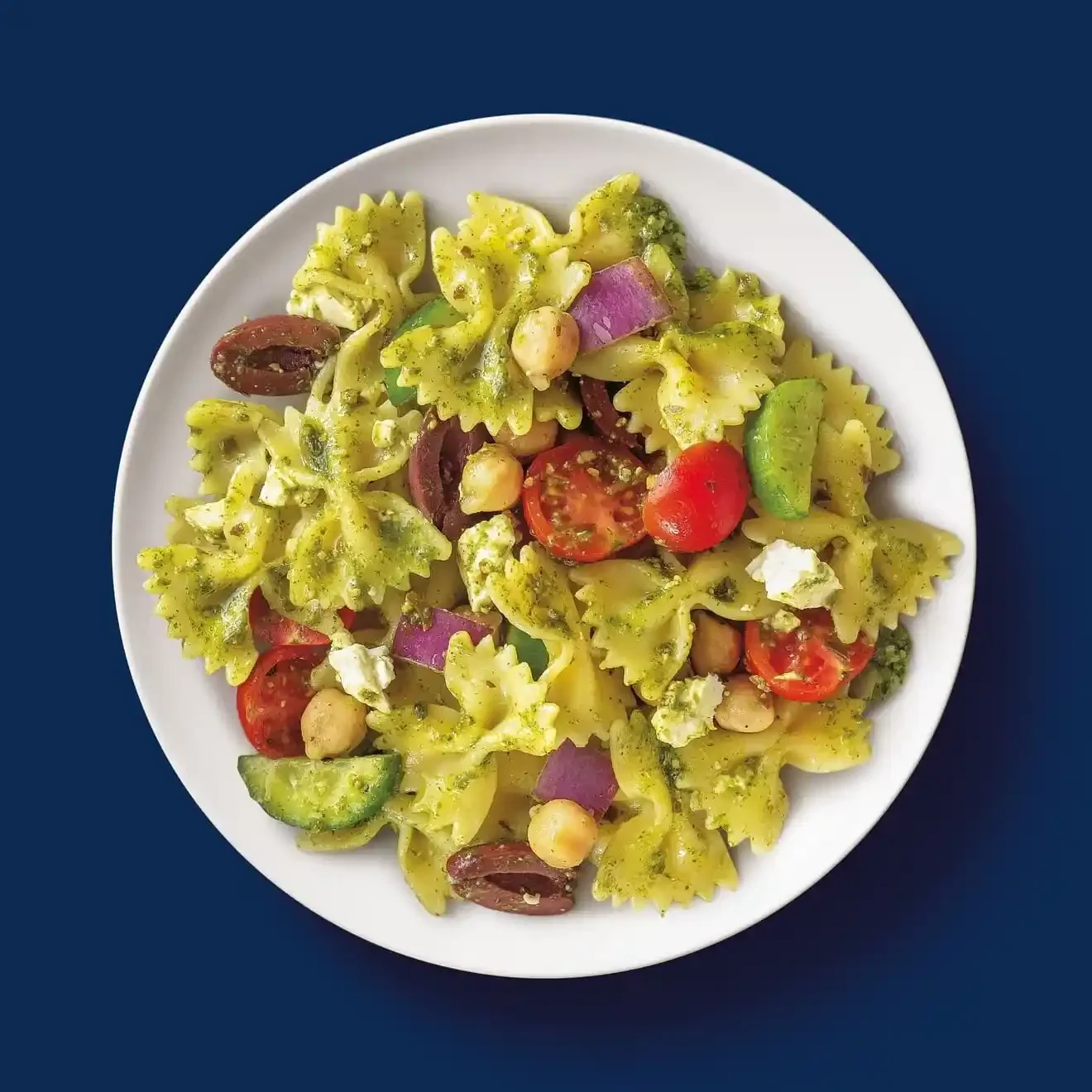 Салат с Фарфалле, нутом и песто Дженовезе