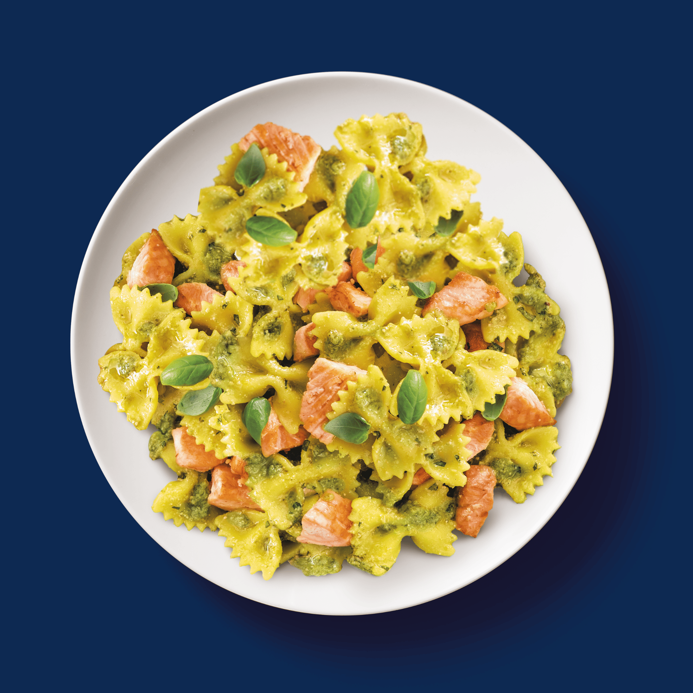 Мини Фарфалле с лососем и базиликом