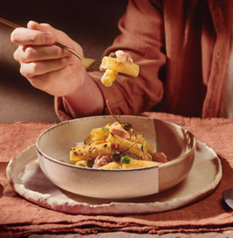 Тортильони с тунцом и соусом из Пармезана