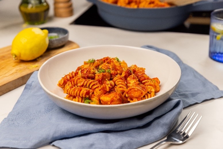 Цельнозерновые Фузилли с горбушей по-средиземноморски